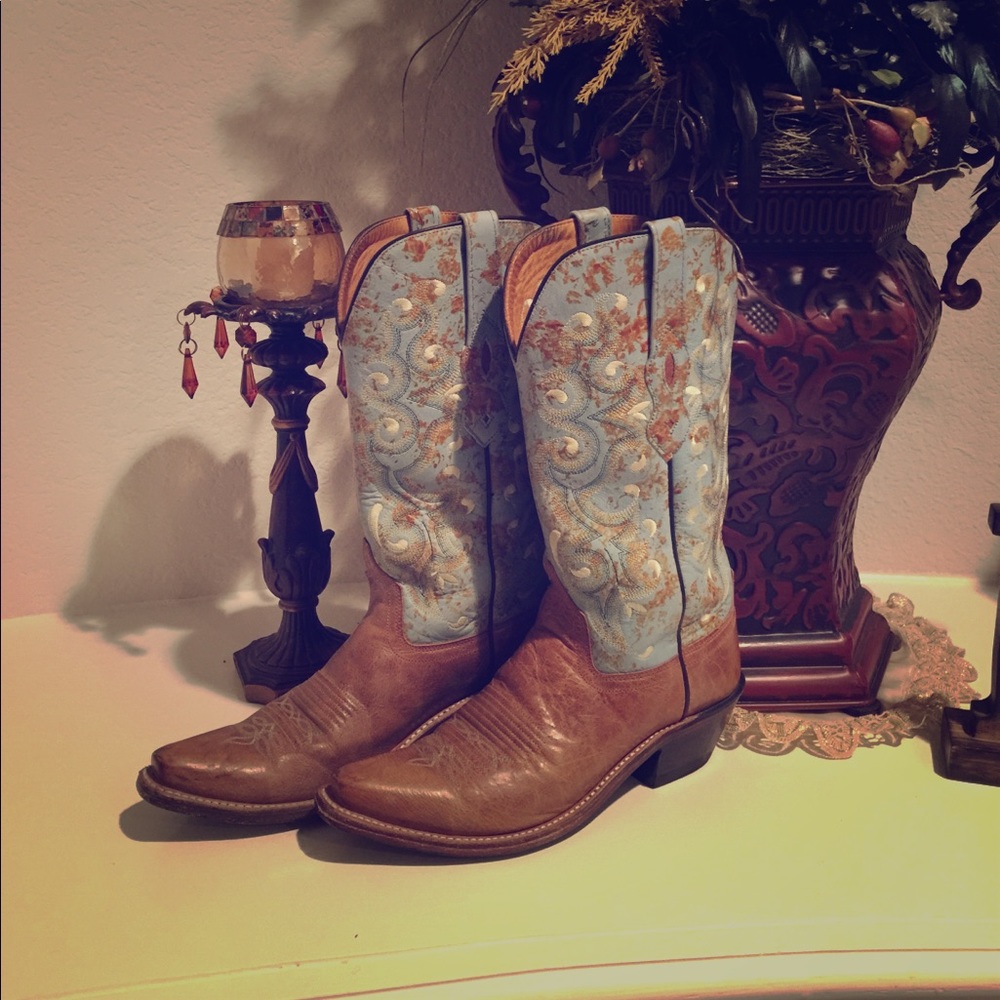 Cowgirl boots 👢